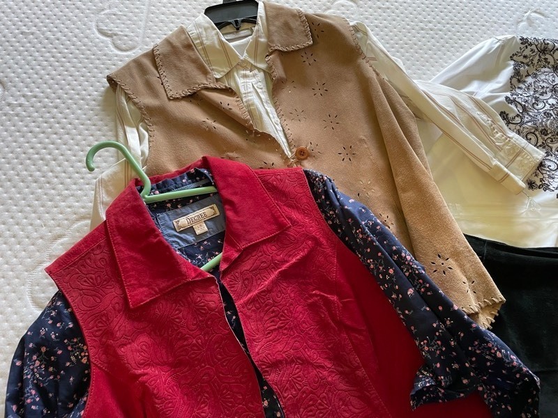 lot 162 image: Womens Clothing with Cabi Leather Skirt, Chico Blouse and Coldwater Creek