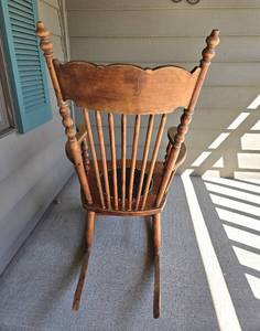 lot 31 image: Vintage Rocker with Leather Seat