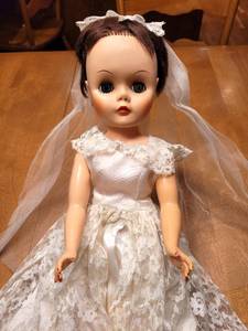 lot 43 image: Vintage 1950s Wedding Doll