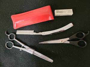 lot 65 image: Dubl Duck Carnaby Hair Shaper Razor  3 Stainless Blades & Supercut Sizzors