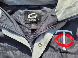 lot 5 image: Twins G-III Sports by Carl Banks Mens Medium Hooded Jacket