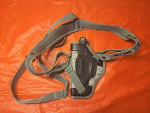 lot 101 image: Fox Tactical Shoulder Holster