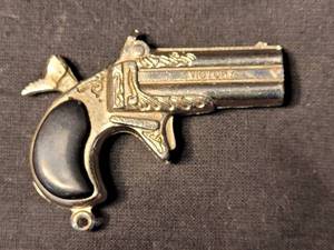 lot 1 image: Vintage Victory 2 14 Toy Cap Gun