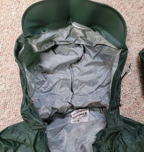 lot 51 image: Sportsman Choice Small Rainsuit With Carrying Case