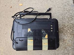 lot 85 image: Super Radio 120 V and Battery Operated - 1 Unit Only