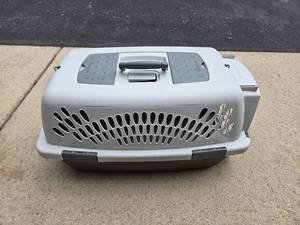 lot 149 image: PetMate Pet Taxi for Small Dog or Cat