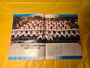 lot 155 image: 1986 Minnesota Twins 25 Autographed Yearbook