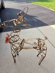 lot 203 image: Outdoor Metal Lawn Ornament Deer