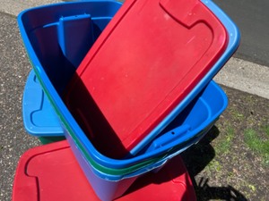lot 98 image: Plastic storage bins