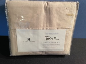 lot 166 image: 1500 Thread Count 4-Piece Twin XL Sheets