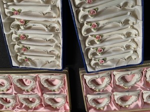 lot 62 image: Bone China Napkin Rings & Knife Rests that were Made in DDREast Germany by Desden Kammer