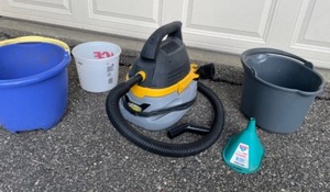 lot 254 image: Stinger Shop Vac & Various Buckets
