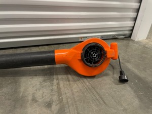 lot 152 image: Black & Decker Yard Cleaner