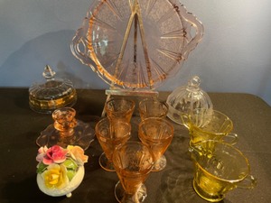 lot 126 image: Depression Glass and Other Prettys