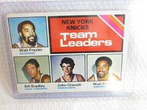 lot 14 image: 1975-76 Topps Walt Frazier Team Lea...