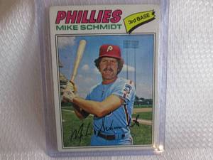 lot 19 image: 1977 Topps Mike Schmidt Card...