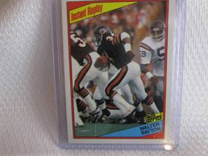 lot 24 image: 1984 Topps Walter Payton Instant Re...