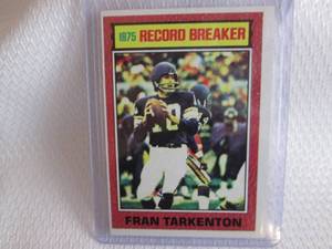 lot 43 image: 1976 Topps Fran Tarkenton Card...