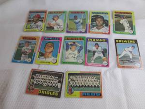 lot 123 image: 1975 Topps Baseball Cards...
