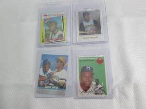 lot 128 image: Assorted Topps Roberto Clemente Car...