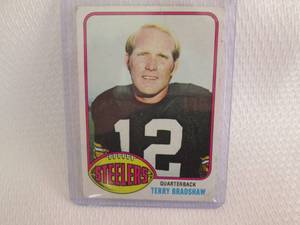 lot 199 image: 1976 Topps Terry Bradshaw Card...