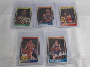 lot 219 image: 1988-89 Fleer Basketball Rookie Car...