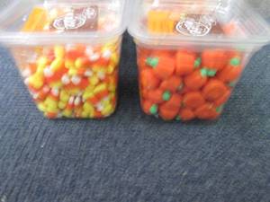 lot 313 image: 4- 16 oz Nice Halloween Candy in da...