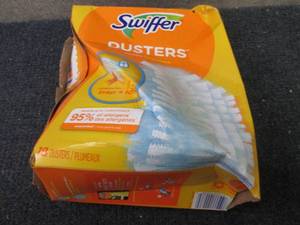 lot 445 image: Swiffer Dusters Multi-Surface Refil...