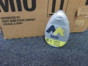 lot 560 image: 8-3.24 oz Mio Lemonade Water Enhanc...