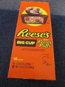 lot 562 image: 16- 1.2 oz Reeses Big Cups with Re...