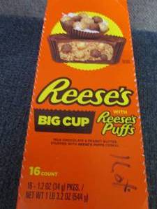 lot 564 image: 16- 1.2 oz Reeses Big Cups with Re...
