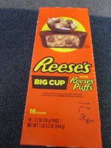 lot 565 image: 16- 1.2 oz Reeses Big Cups with Re...