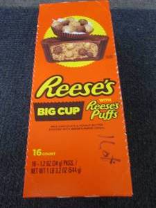 lot 566 image: 16- 1.2 oz Reeses Big Cups with Re...