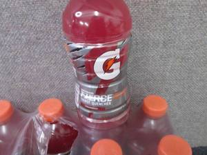 lot 581 image: 15- 28 oz Gatorade Fierce Strawberr...