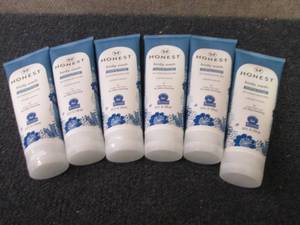 lot 658 image: 6- 8 oz Honest Soothing Therapy Bod...
