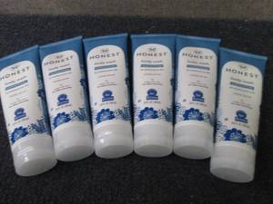 lot 659 image: 6- 8 oz Honest Soothing Therapy Bod...
