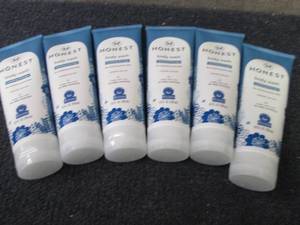 lot 660 image: 6- 8 oz Honest Soothing Therapy Bod...
