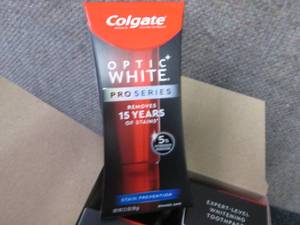 lot 662 image: 6- 2.1 oz Colgate Optic White Pro S...