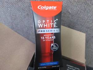 lot 663 image: 6- 2.1 oz Colgate Optic White Pro S...