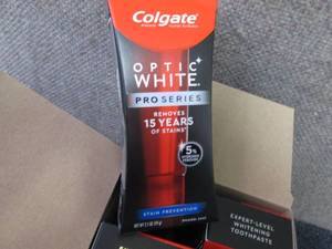 lot 664 image: 6- 2.1 oz Colgate Optic White Pro S...