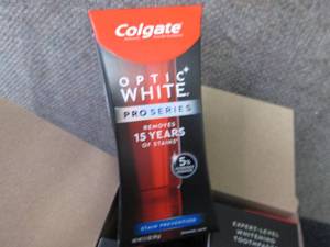 lot 665 image: 6- 2.1 oz Colgate Optic White Pro S...