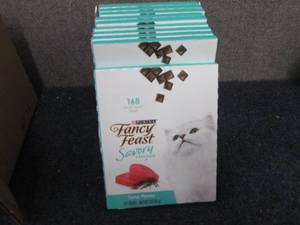 lot 667 image: 10- 3 oz Fancy Feast Savory Tuna Fl...
