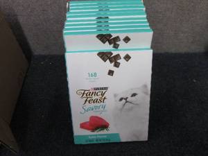 lot 669 image: 10- 3 oz Fancy Feast Savory Tuna Fl...