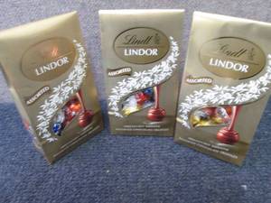lot 650 image: 3- 5.1 oz Bags Lindor Assorted Truf...