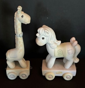 lot 54 image: Twelve Precious Moments Figurines