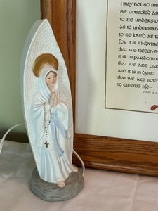 lot 41 image: Vintage Catholic Figurine Night Light and More