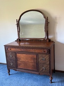lot 5 image: Vintage Wooden Desk with Mirror