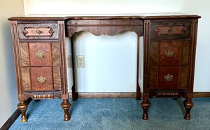 lot 6 image: Vintage Desk