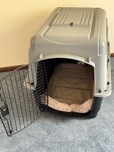 lot 45 image: Plastic Dog Crate