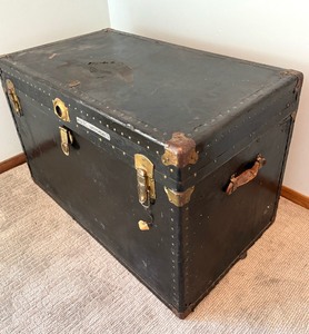 lot 20A image: Vintage Large Trunk